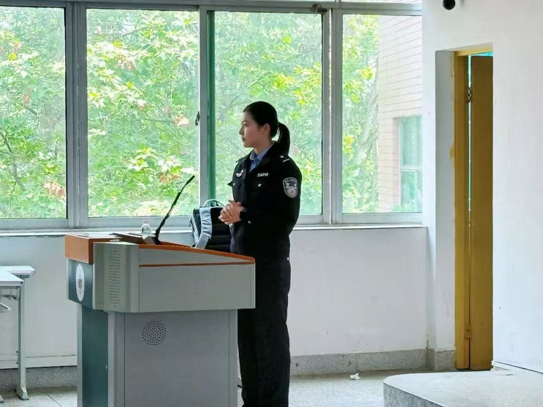 百警进班·守护青春 把反诈安全送进世